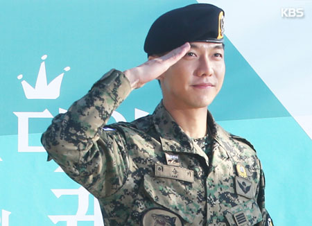 Actor singer Lee Seung gi discharged from military