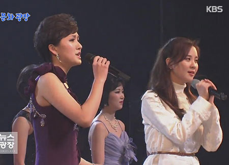Seohyun sings with North Korea art troupe